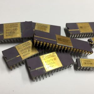 CI / Chips céramique dorée.