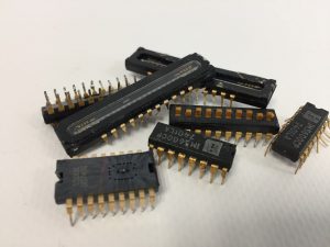 CI / Chips plastique dorée