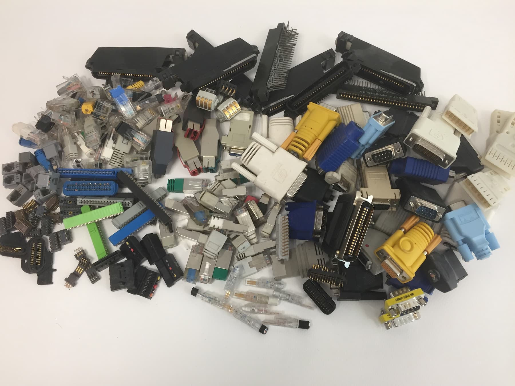 Connectique-périférique-doree pieces electronique recyclage