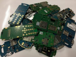 carte-telephone-GSM-doree