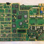 Carte équipée partiellemement dorée.