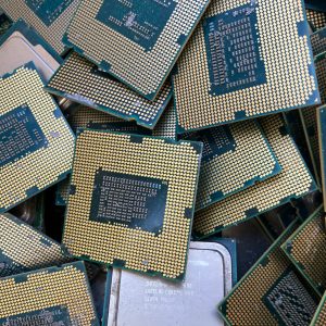 Processeur INTEL plastique avec plaque métal